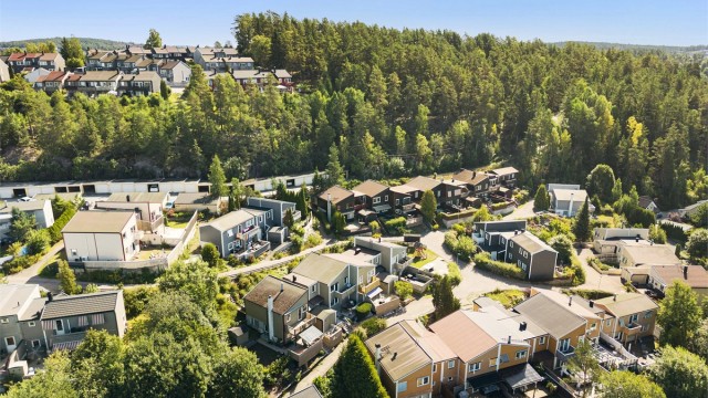 Området er barnevennlig med bilfrie internveier som gir trygge omgivelser.