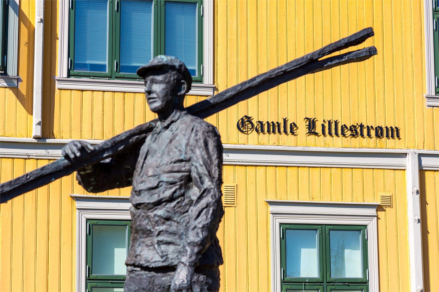 Lillestrøm byr på et rikt utvalg av butikker, tjenester og kulturtilbud, alt innen gangavstand.