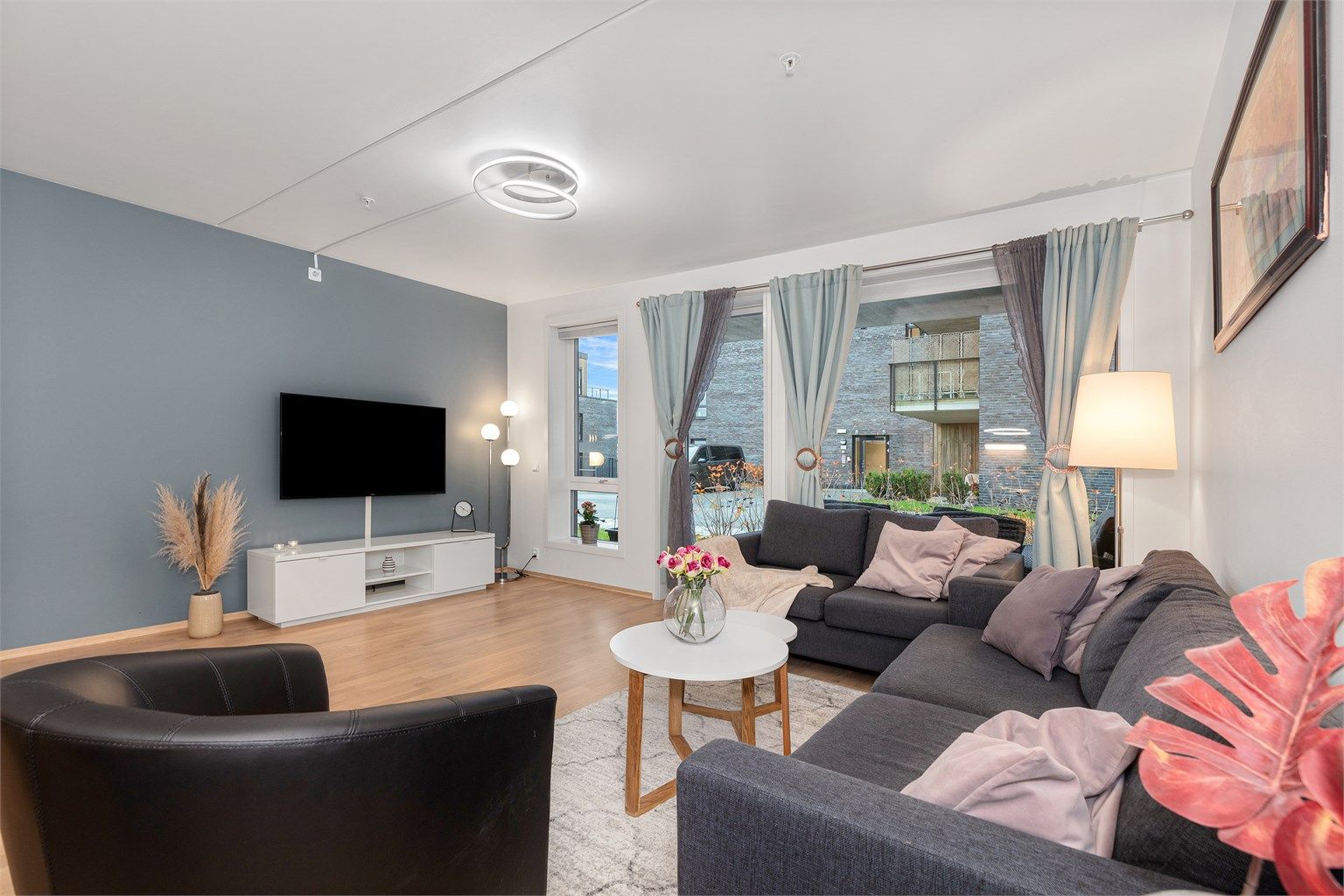 På plantegning ved kjøp, var det tegnet inn mulighet for å sette opp vegg for ekstra soverom i stuen