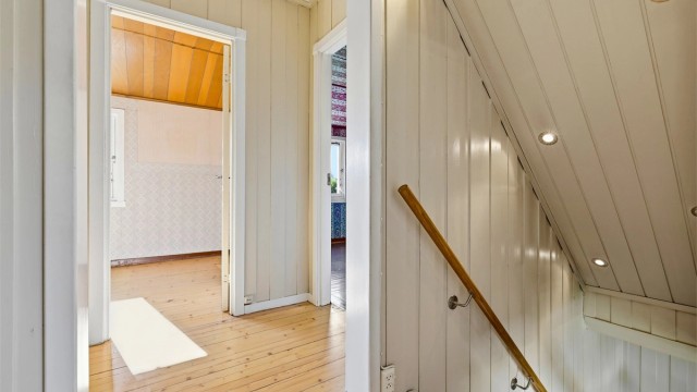 Soverommene ligger alle med egen dør til gangen i andre etasje.