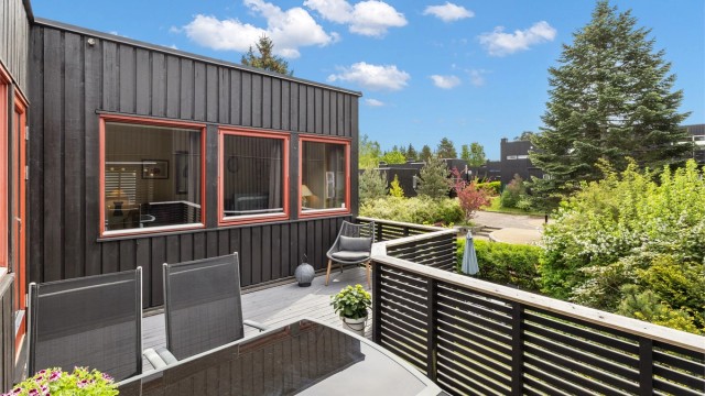 Velkommen til Brattvollveien 85 - Familievennlig rekkehus | Moderniseringsbehov | Nytt bad i 2019 | Terrasse og hage | Garasje | Bilfritt