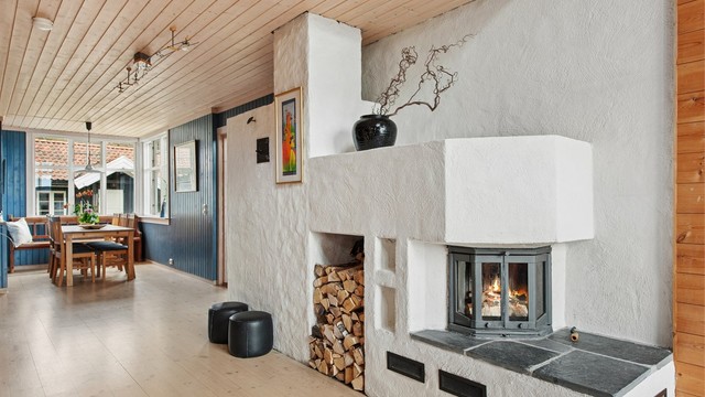 I tillegg er peisen en meget pen del av interiøret i rommet.