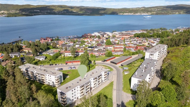 God busskommunikasjon fra Tors vei og Gamle Kongevei til sentrum. Ca. 10 min kjøring til Drammen togstasjon.