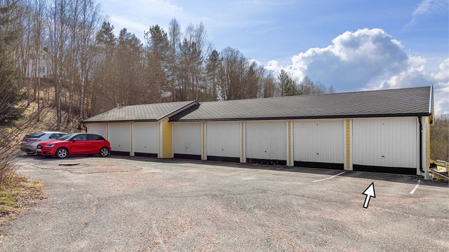 Parkering i felles garasjerekke - Det er lagt opp infrastruktur for montering av ladeboks for elbil i garasjen