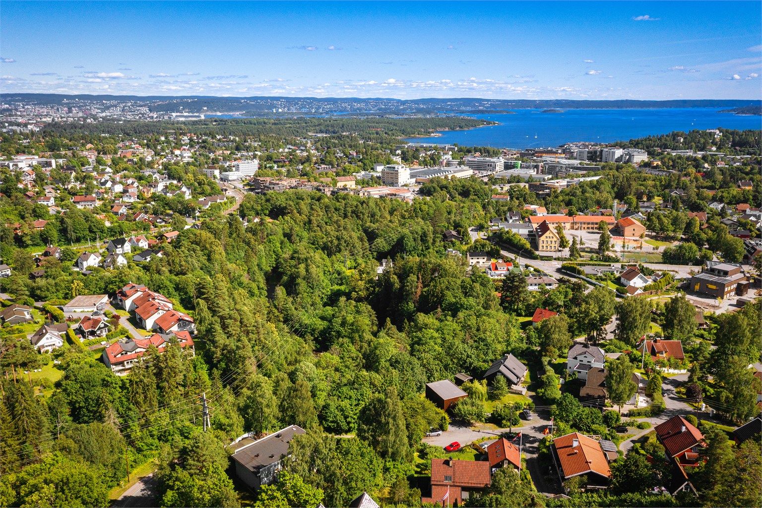 Fra Jar er det kort vei til både sjøen og Oslo sentrum.