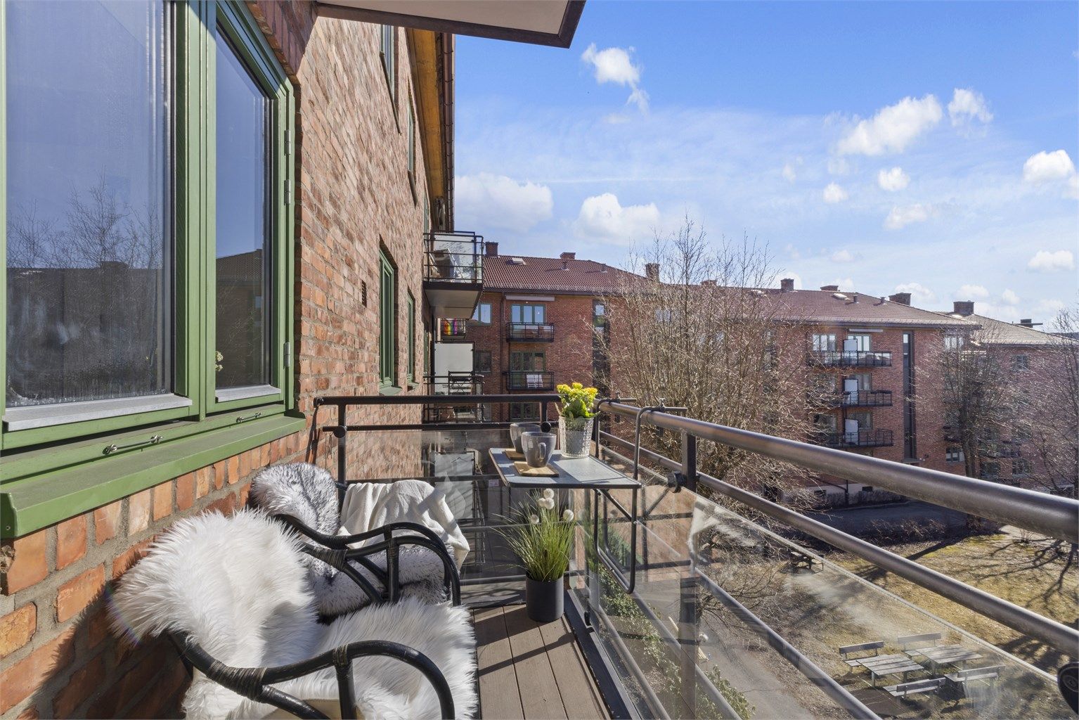 Sindre Nyhus v/ Eiendomsmegler Krogsveen ønsker deg velkommen inn til Christian Michelsens gate 28!