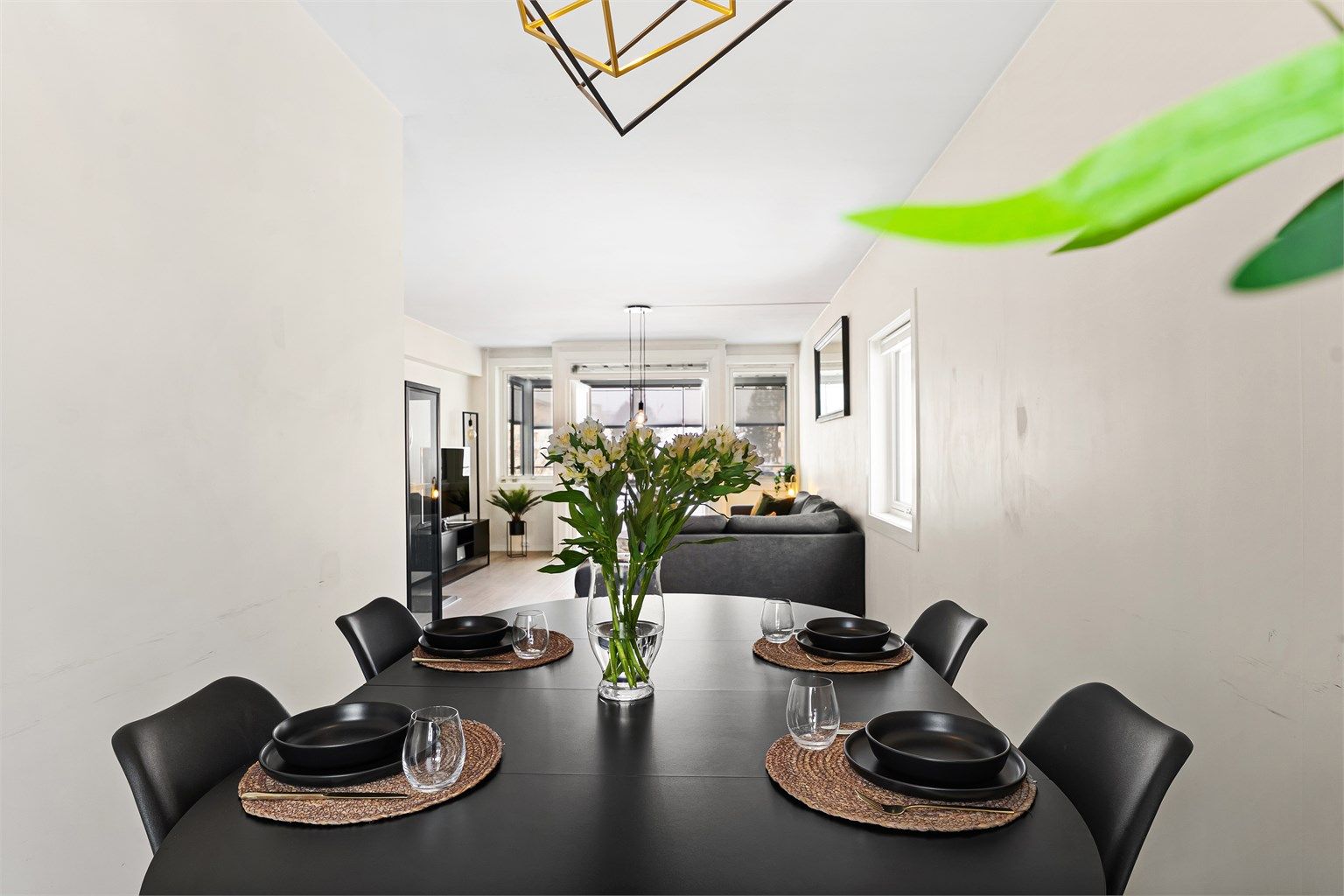 Spisegruppe i stue som flere har omgjort til soverom nr. 3