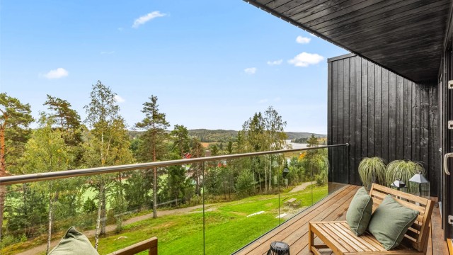 Matas Jakubonas v/Krogsveen presenterer Fossnesveien 7H - tiltalende 3-roms leilighet med flott utsikt