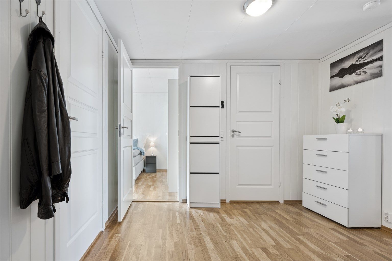 Velkommen inn til romslig entré