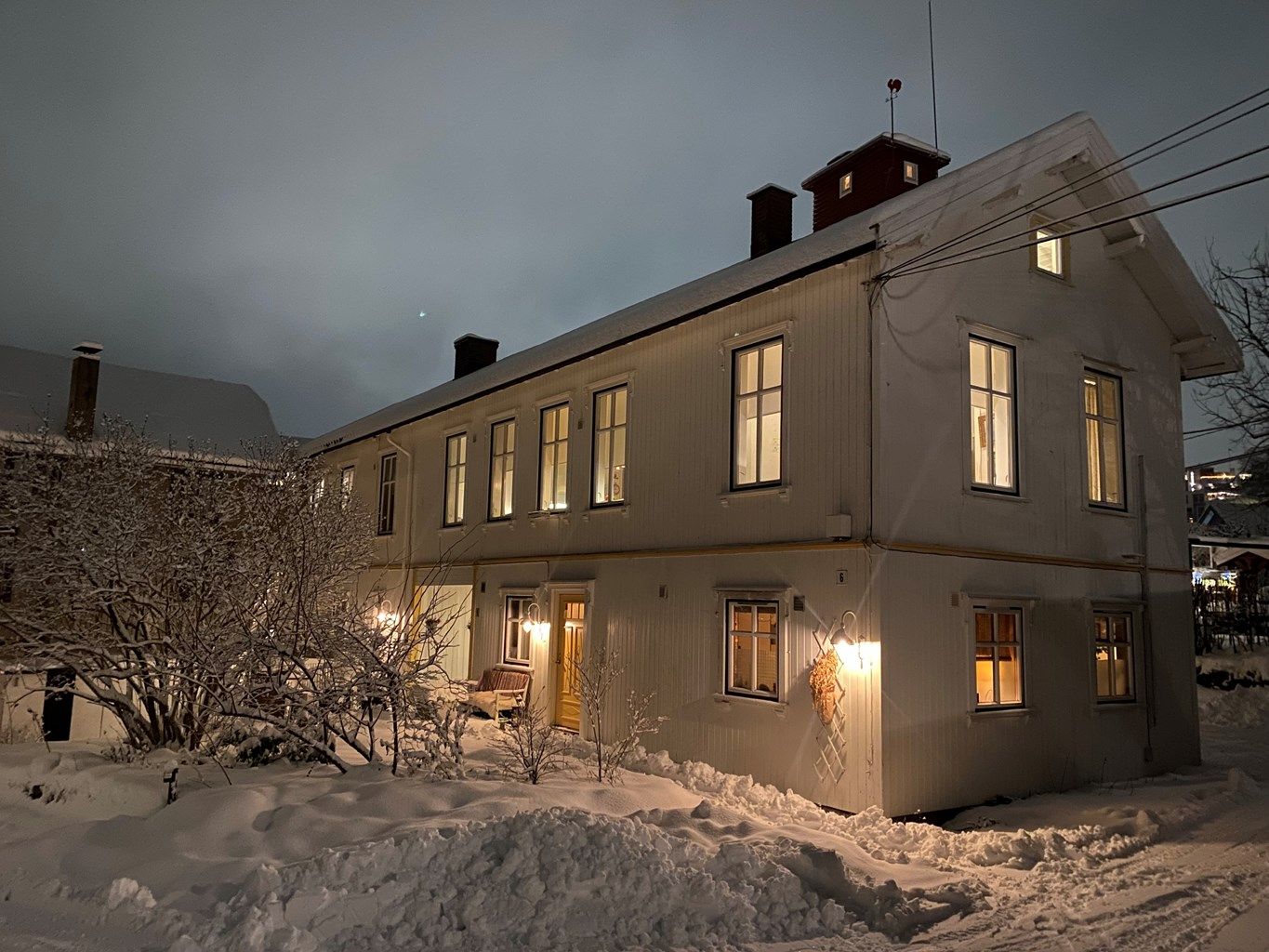 Småhusidyll i Drøbak - Velkommen til Damveien 6 og denne fantastiske leiligheten i Drøbak`s gamle hjelpefengsel - Presentert av Christoffer S. Akerjordet og Krogsveen 