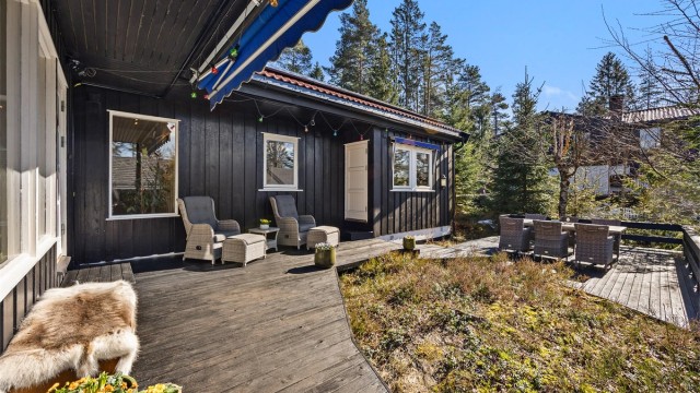 Herlig uteplass med gode solforhold.