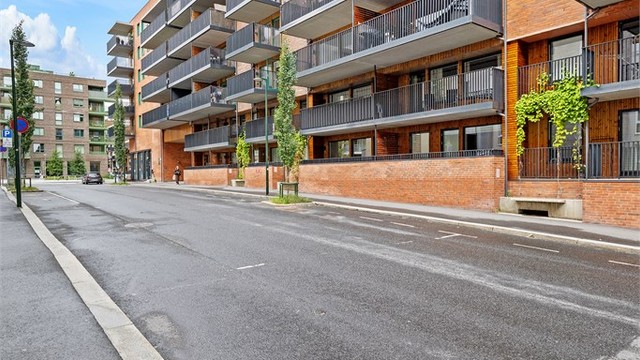 Bygget fra 2020 har heisadkomst og fasader kledd med teglstein og trepanel.