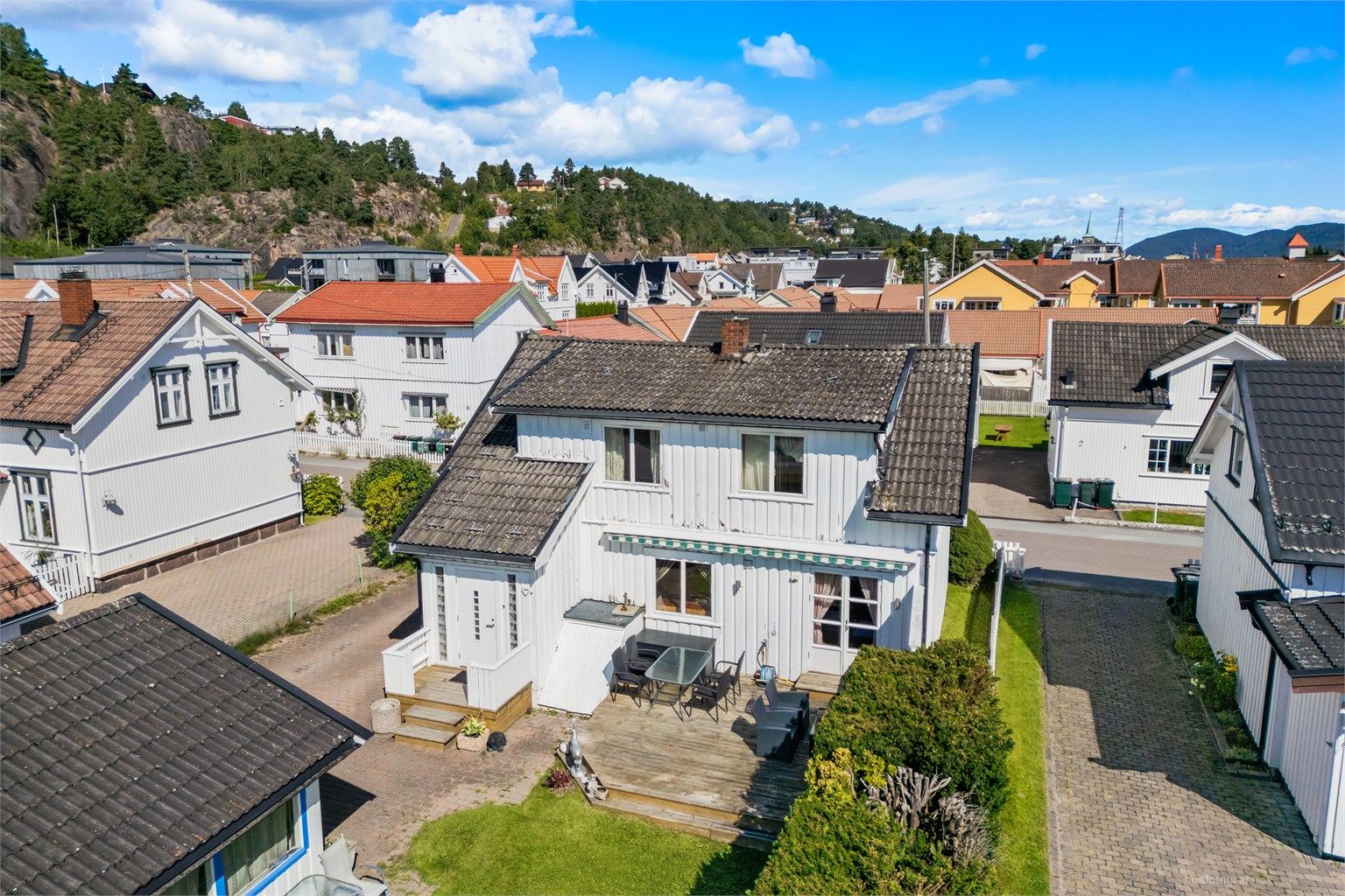 Boligen befinner seg sentralt i et rolig og barnevennlig område. Foto: Haiman Askari/Knipzet AS