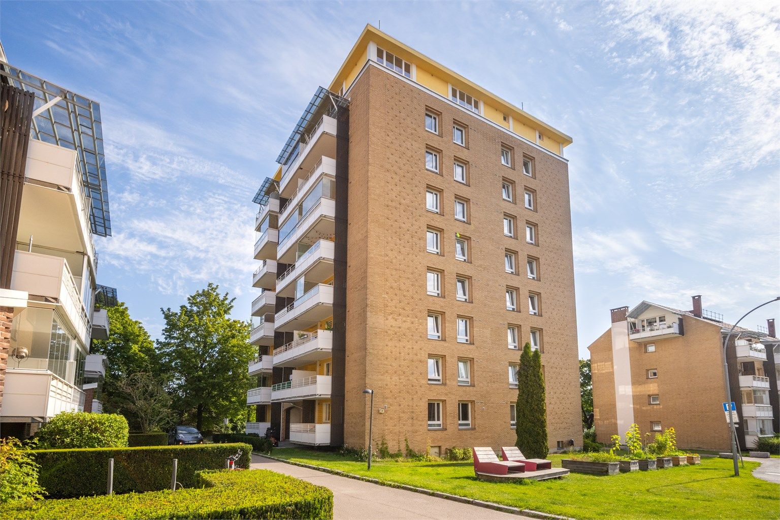 Leiligheten ligger i et veletablert og attraktivt boligområde på Hovin.
