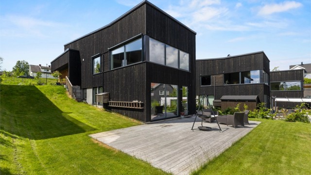 Velkommen til Haresporet 6, presentert av Terje Tveit i Krogsveen. Her får du en innholdsrik enebolig, ny i 2020, med hybel og en dobbelgarasje med lader.