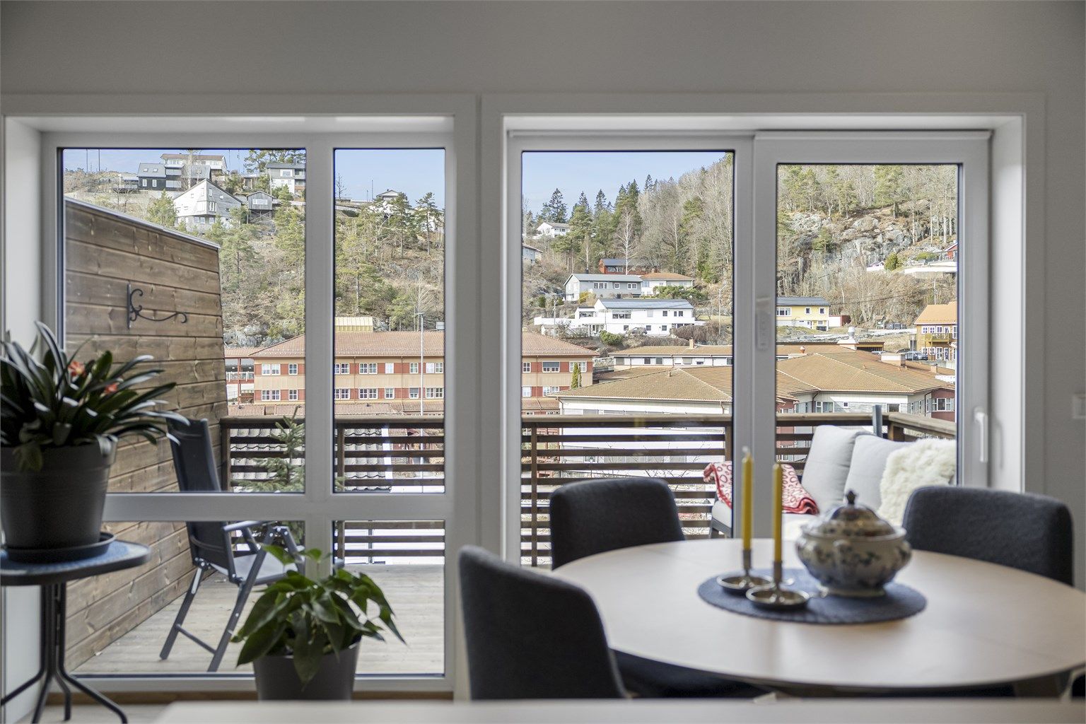 Utsikt fra kjøkkenbenken.