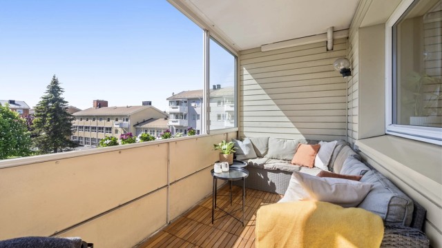 Krogsveen v/ Nhut Nam Huynh har gleden av å presentere Karl Staaffs vei 10!