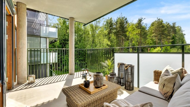 Eiendomsmegler Krogsveen v/ Vegard Gran-Andersen ønsker deg velkommen til Elisabeth Grannemans vei 26, en stilfull og moderne 2-roms med usjenert balkong!