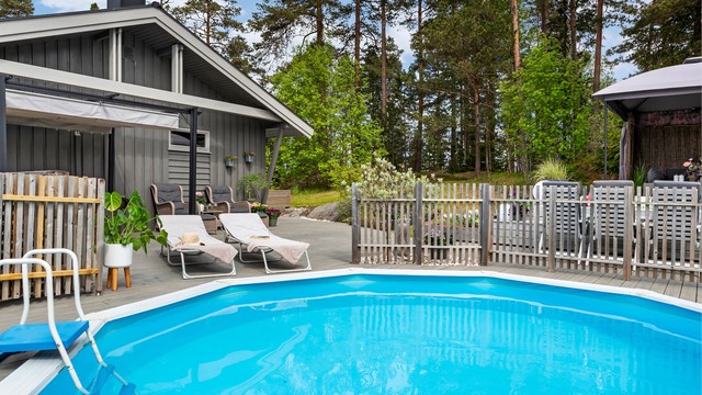 Terrassen er sydvest-vendt men svært gode solforhold