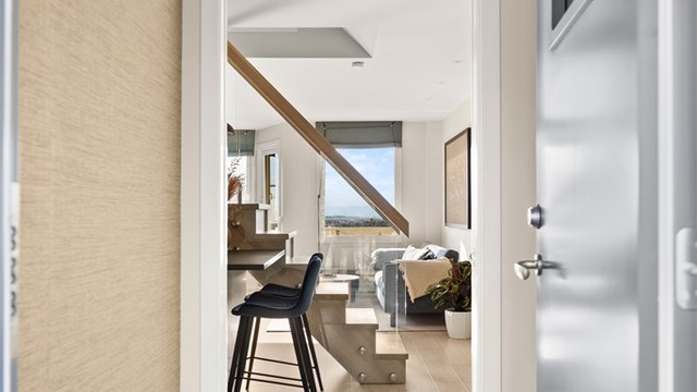 Velkommen inn! Praktisk entré med gulvvarme.