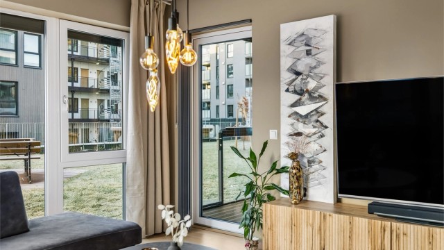 Leiligheten ligger i første etasje med direkte utgang til fellesarealene.