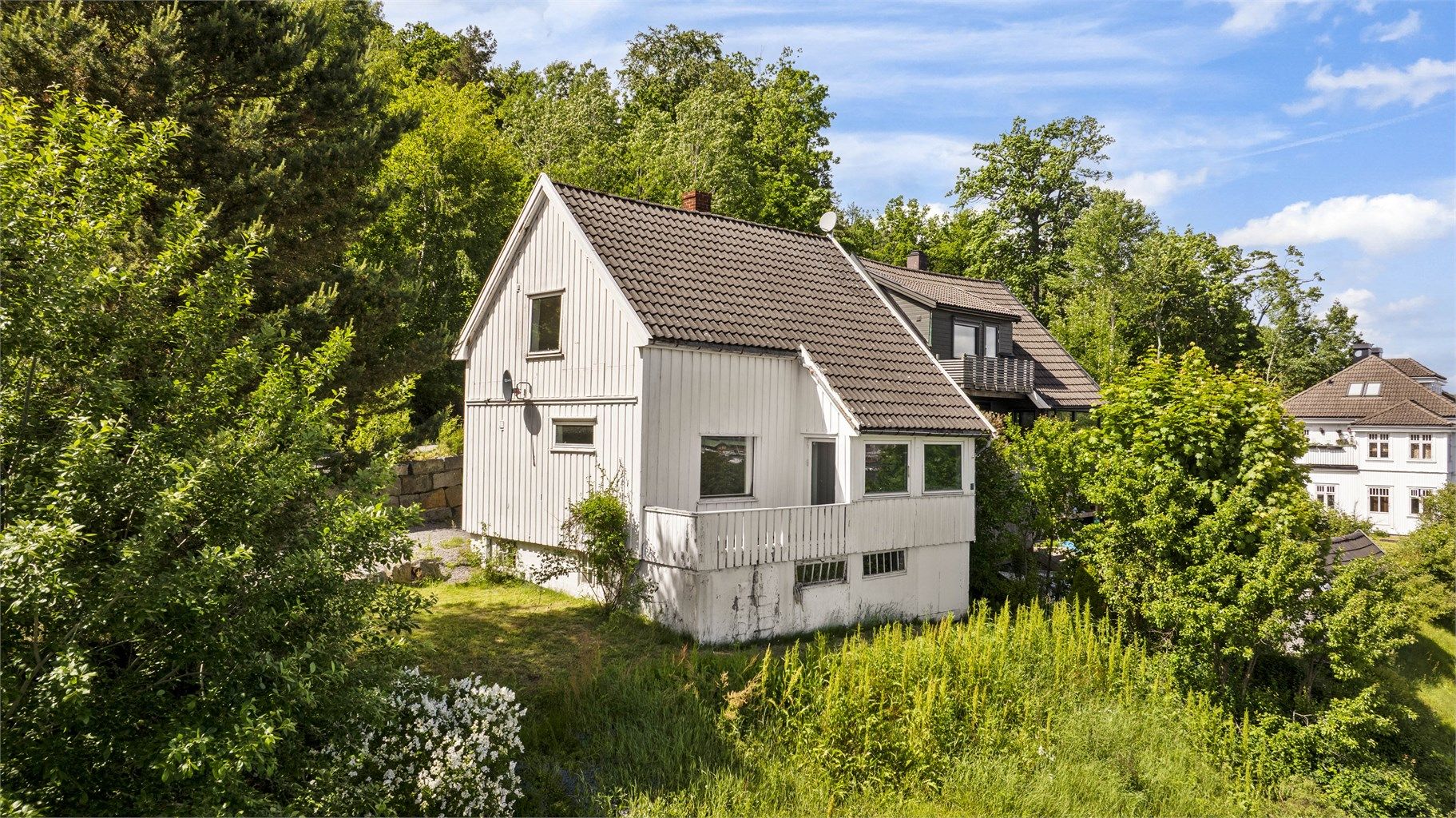 Eiendommen har en attraktiv beliggenhet med sjøutsikt og nærhet til Sandefjord sentrum.
Foto: Fotograf Magik