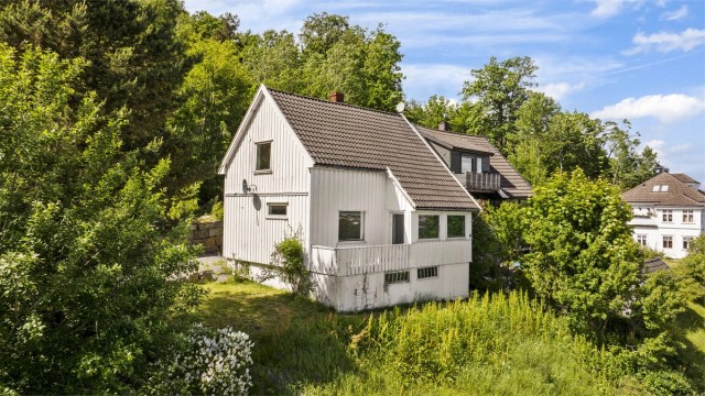 Eiendommen har en attraktiv beliggenhet med sjøutsikt og nærhet til Sandefjord sentrum.
Foto: Fotograf Magik