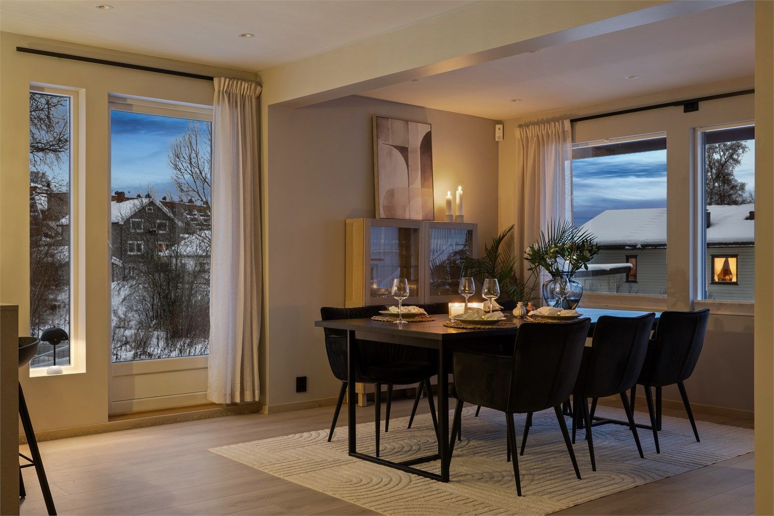 God plass til stor spisegruppe. Foto: EFKT v/Kristian Haug. 