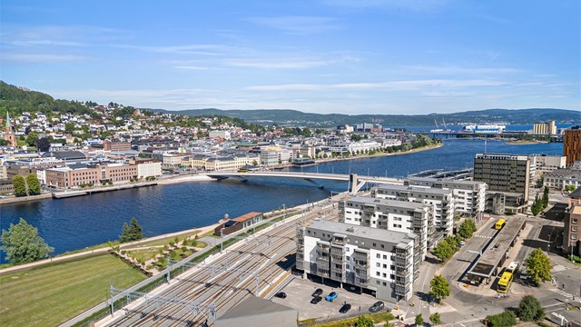 Kort vei til Bragernes og tursti opp mot Spiralen og innover i Drammensmarka.