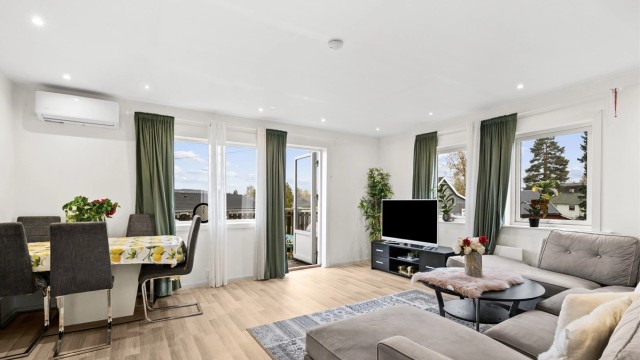 Krogsveen v/ Nhut Nam Huynh har gleden av å presentere en romslig 4-roms i byggets 2. etasje med god planløsning og behagelige fargevalg. Foto: Peter Futo/Cool Pics AS