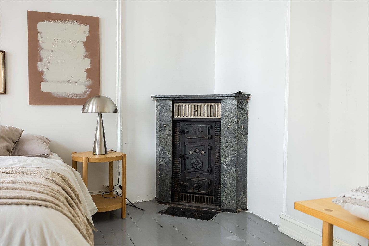 Peisovnen sørger for varme vinterkvelder og en lun romfølelse.