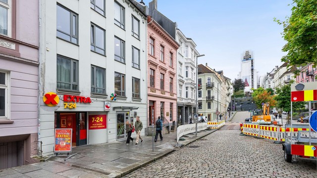 Coop Extra ligger like ved i Håkonsgaten for enkle hverdagsinnkjøp.