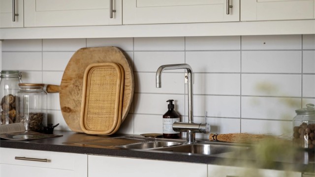 Waterguard er montert under oppvaskkum