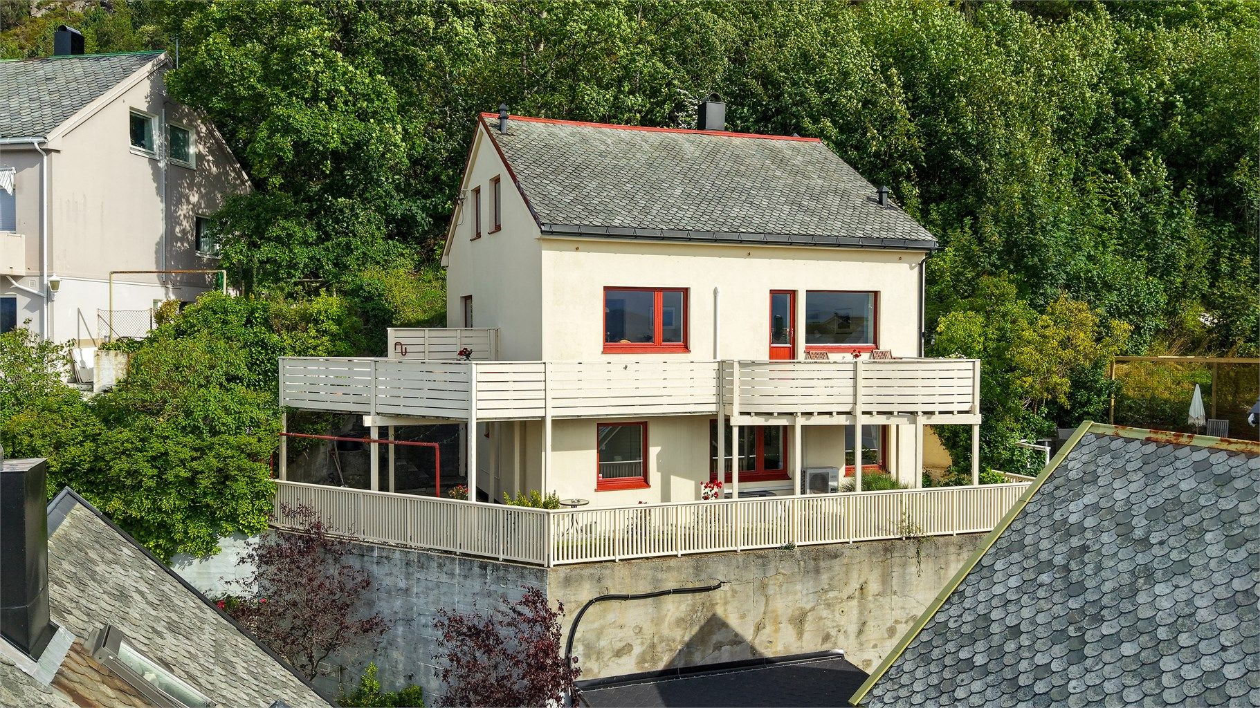 Velkommen til Vannspringdalen 38 presentert av Eiendomsmegler/Partner Elisabeth Skjold