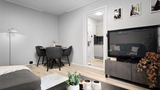 Spiseplassen er naturlig plassert i forlengelsen av kjøkkenet.