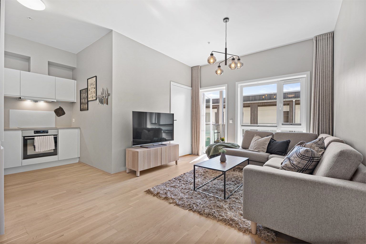 Krogsveen v/Azra Hadzic har gleden av å presentere Hestehovstien 62 - en koselig andelsleilighet med god takhøyde, p-plass og hyggelig balkong. Foto: Hans Nøstdahl.