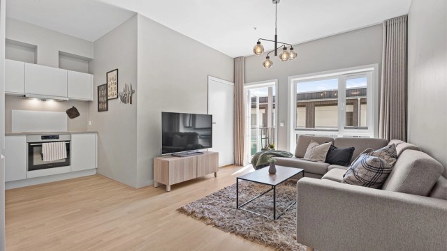 Krogsveen v/Azra Hadzic har gleden av å presentere Hestehovstien 62 - en koselig andelsleilighet med god takhøyde, p-plass og hyggelig balkong. Foto: Hans Nøstdahl.