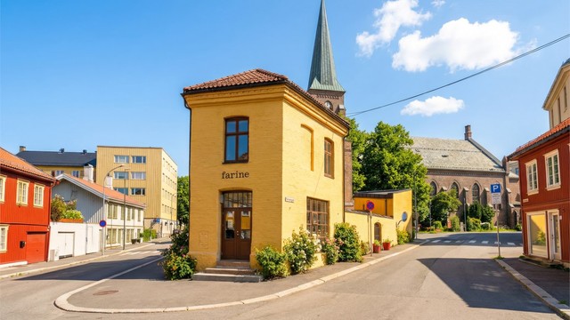 Rett i nærheten finner du populære møtesteder som bakeriet Farine.