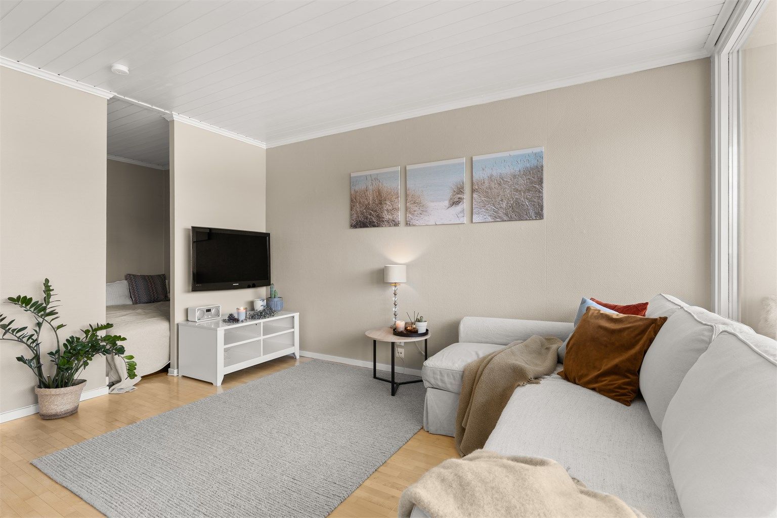 Rommet har gode møbleringsmuligheter. 