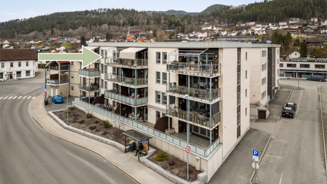 Kort gangavstand til flere servicetilbud og stort kjøpesenter (Alti Buskerud).