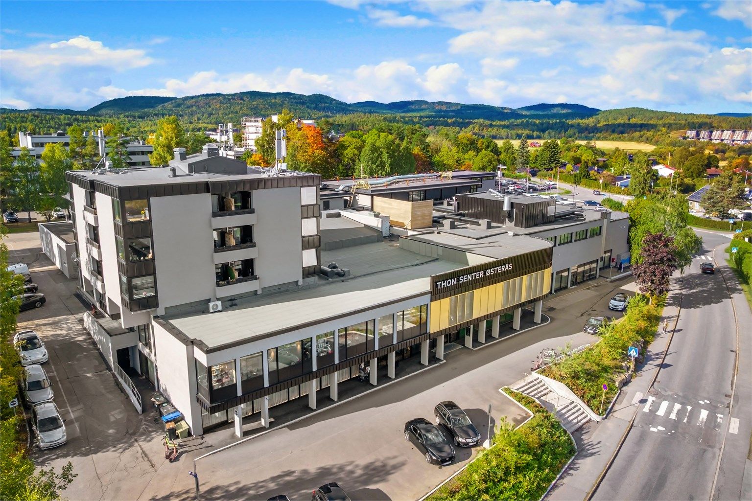 Østerås senteret er to minutter unna boligen.
