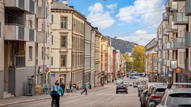 Her bor du midt på pulserende Grünerløkka og samtidig tilbaketrukket i rolig bakgård