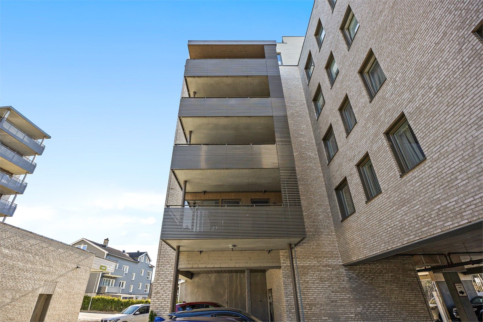Til leiligheten hører en ekstern bod på 6 m² i bygningens kjeller.