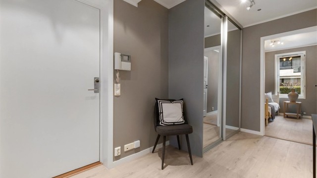 Entrédøren er brann- og lydklassifisert for ekstra trygghet og komfort.