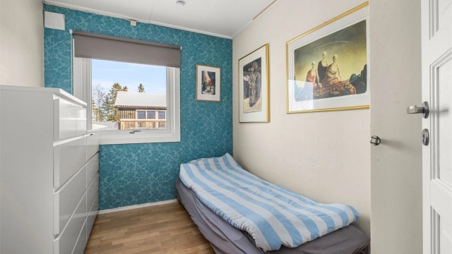 Praktisk soverom på 7 kvm – perfekt som barnerom, gjesterom eller kombinert kontor/overnattingsrom.