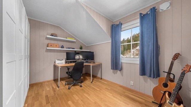 Det andre soverommet er også av god størrelse, perfekt som barnerom, gjesterom eller kontor.