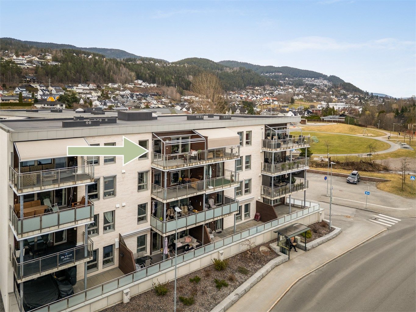 Umiddelbar nærhet til buss med forbindelser mot Drammen sentrum og Mjøndalen.