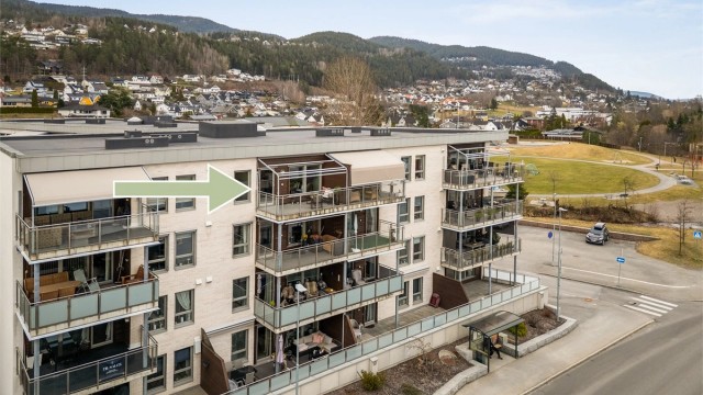 Umiddelbar nærhet til buss med forbindelser mot Drammen sentrum og Mjøndalen.