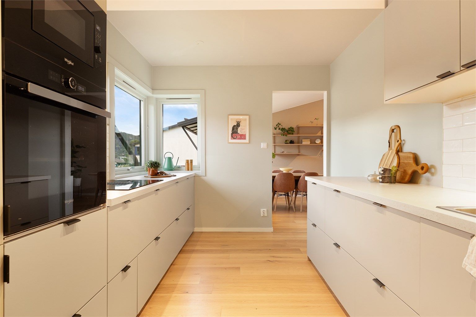 Kjøkkenet er oppgradert i 2024 med ny innredning fra IKEA og integrerte hvitevarer