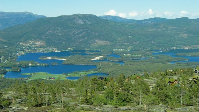 Om sommeren forvandles området til et eldorado for fotturer og sykling.